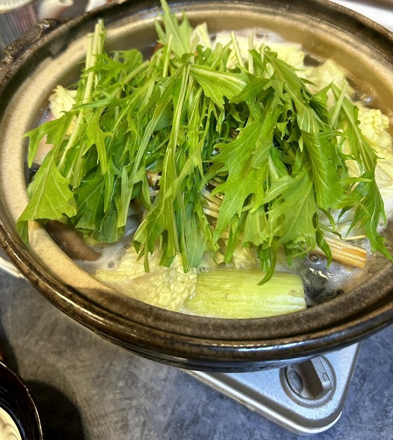 野菜と豆腐を入れたふぐのちり鍋